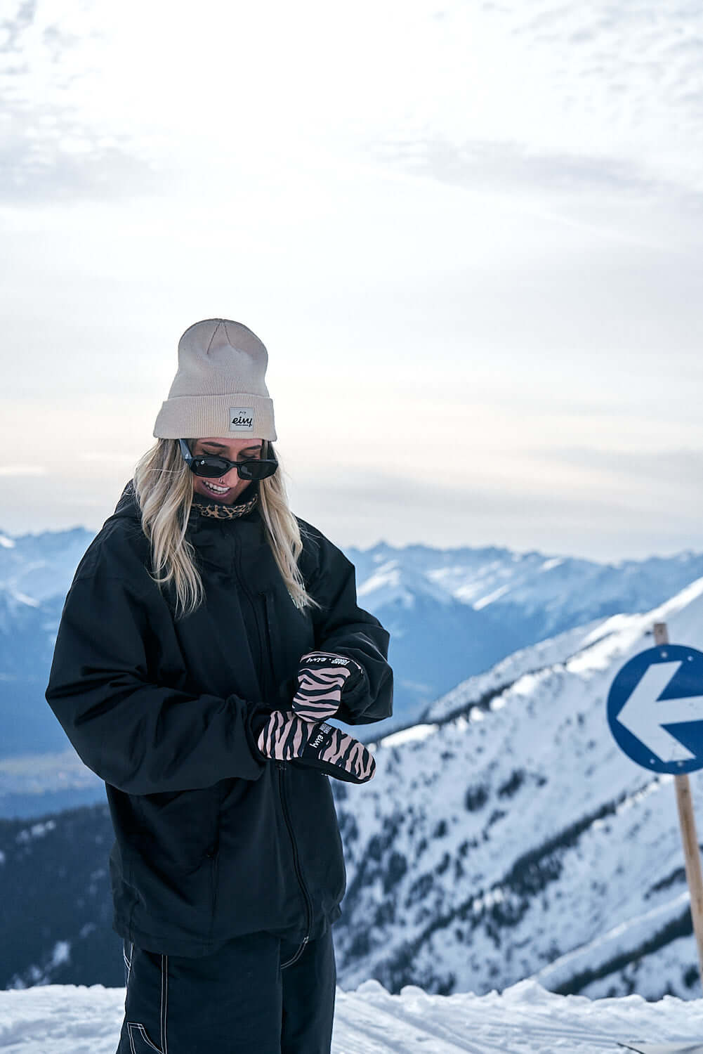 The Spring Mitt Transform x Eivy Zebra mitten on a snowy mountain with scenic views